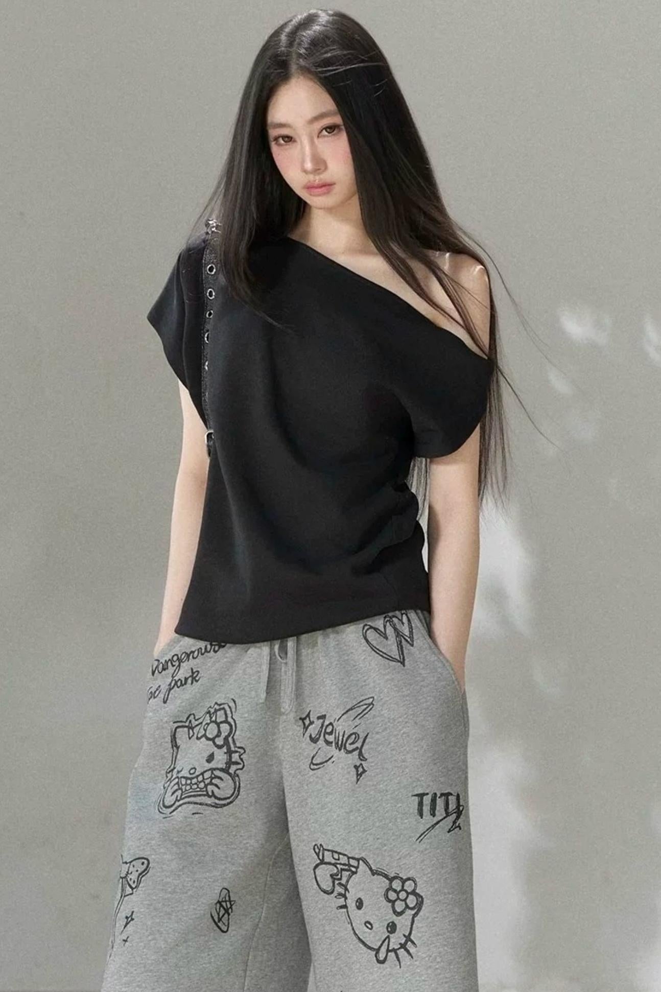 Three-Dimensional Twist Shoulder Top