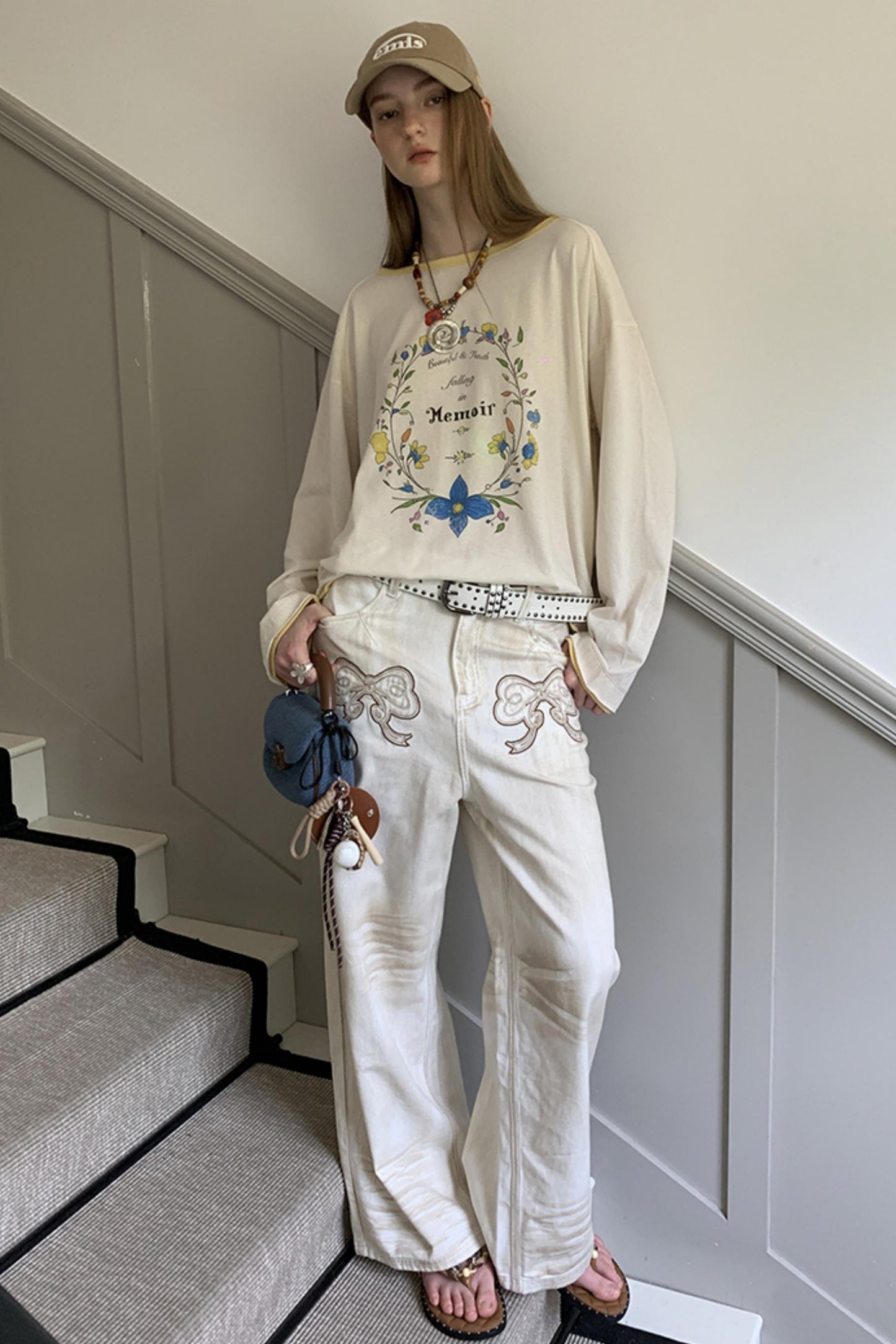 Comfortable Bow Appliqué Distressed Jeans