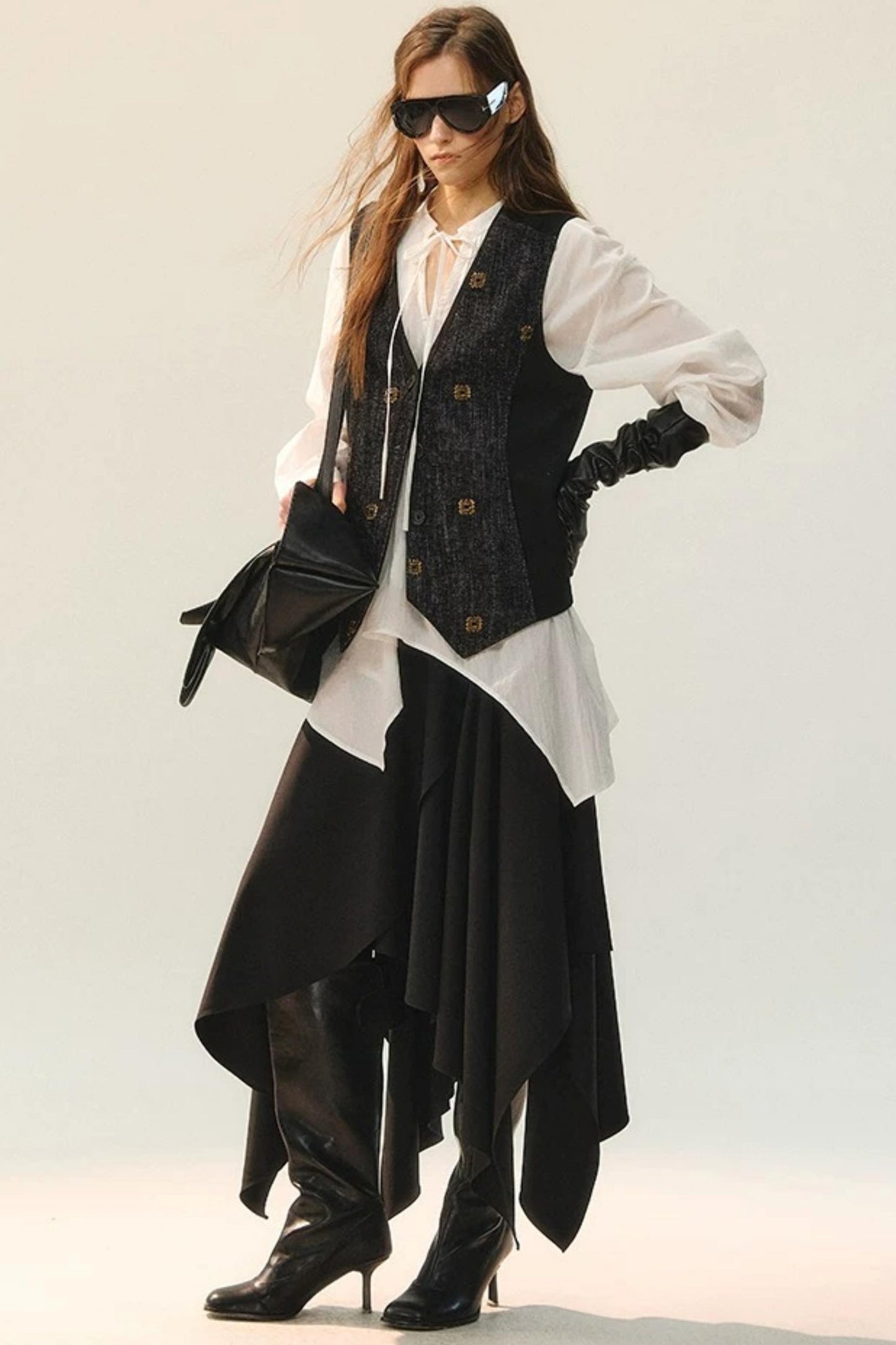 Completo rétro con gilet e gonna con perline