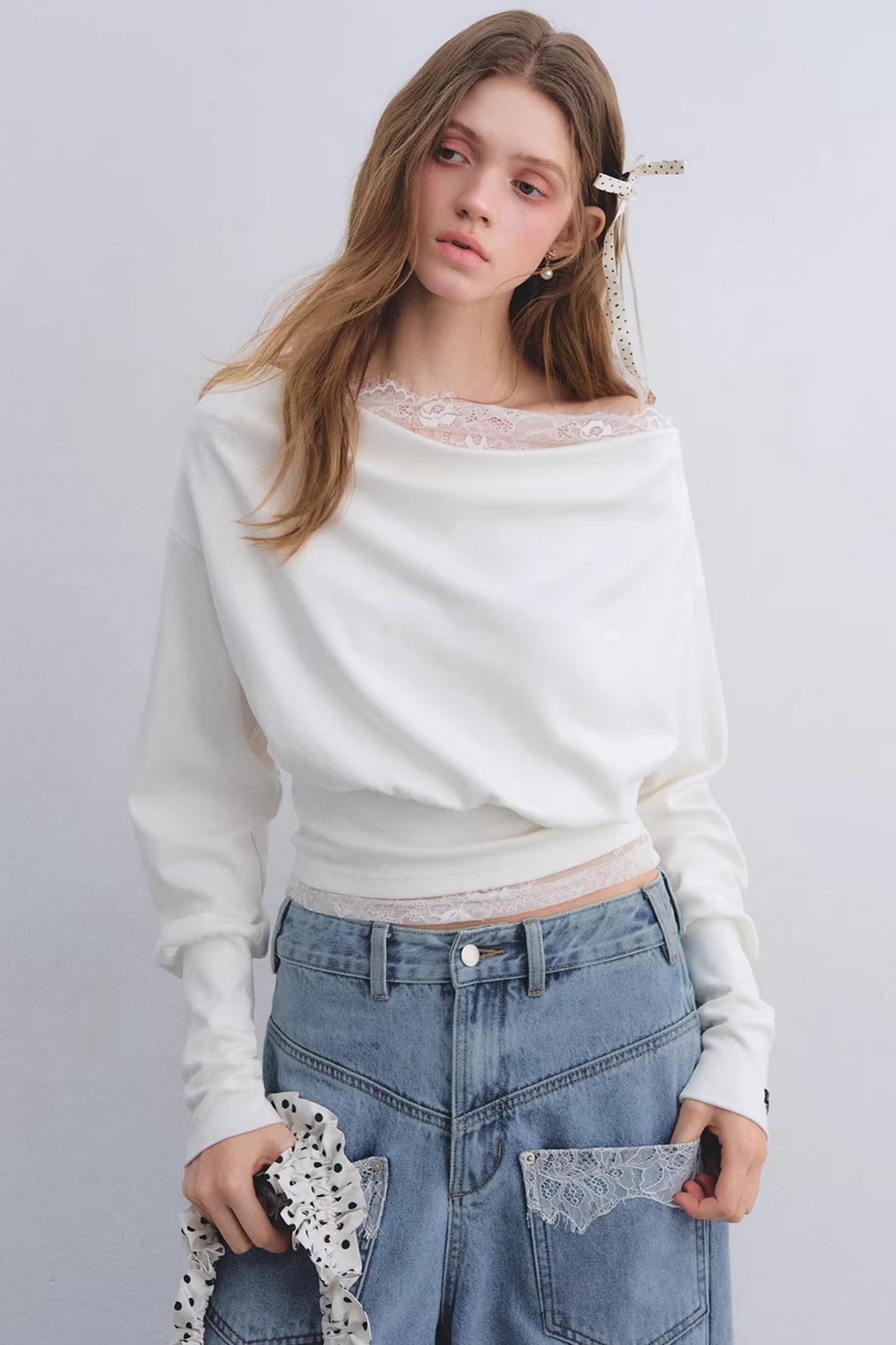 Off-Shoulder-Top mit Spitzeneinsatz