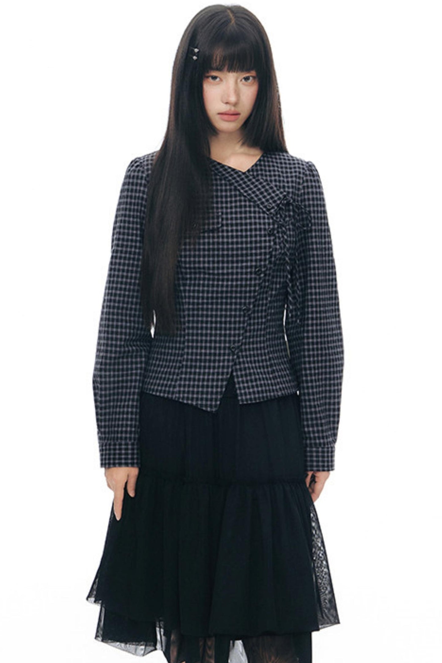 Anordnung aus diagonal kariertem Hemd und Blumenrock