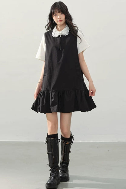 Vestido negro con cremallera y bajo con volantes