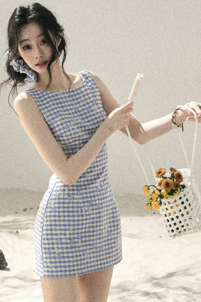 Robe d’été à carreaux avec broderie