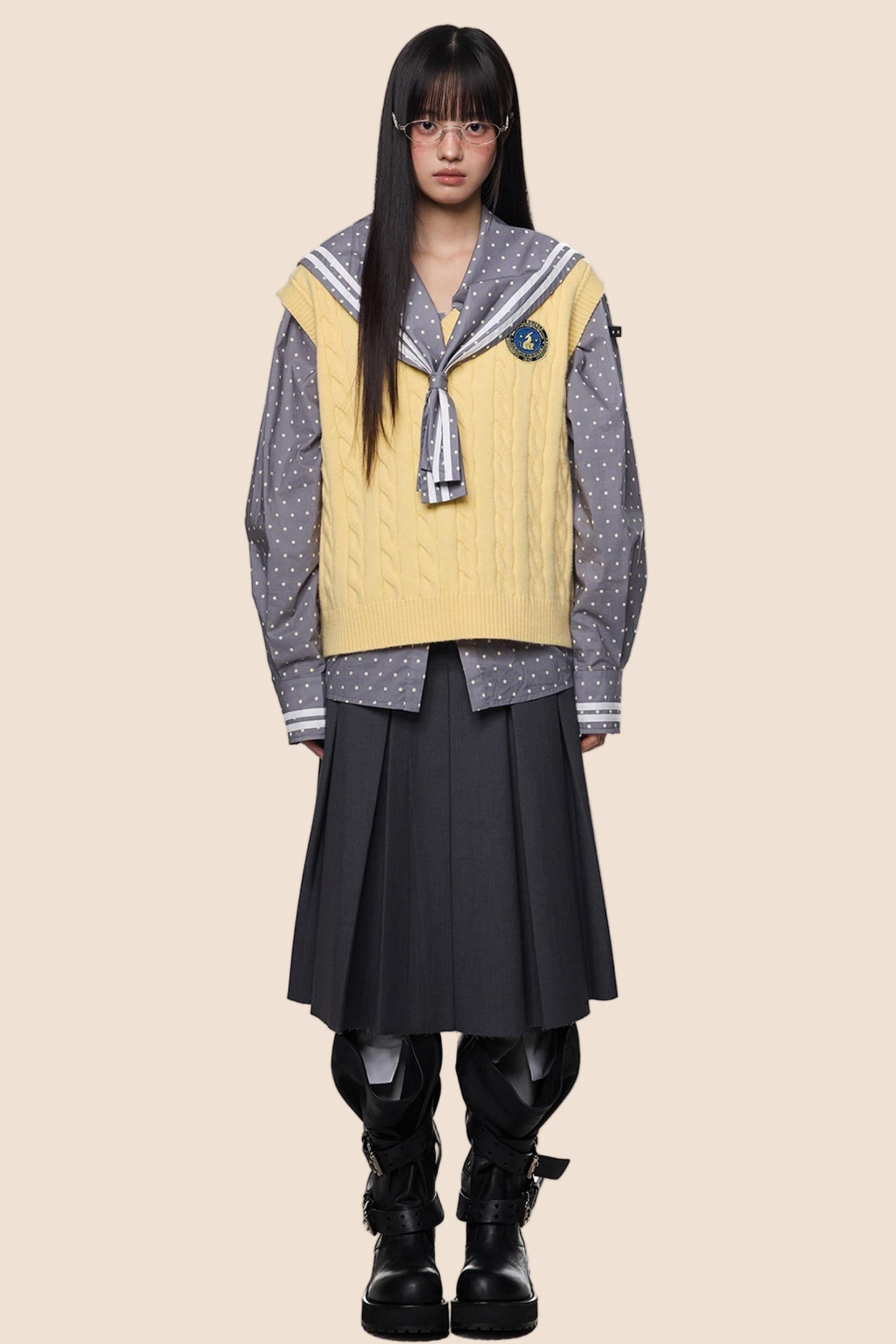 Twisted Flower V-Neck Knit Vest