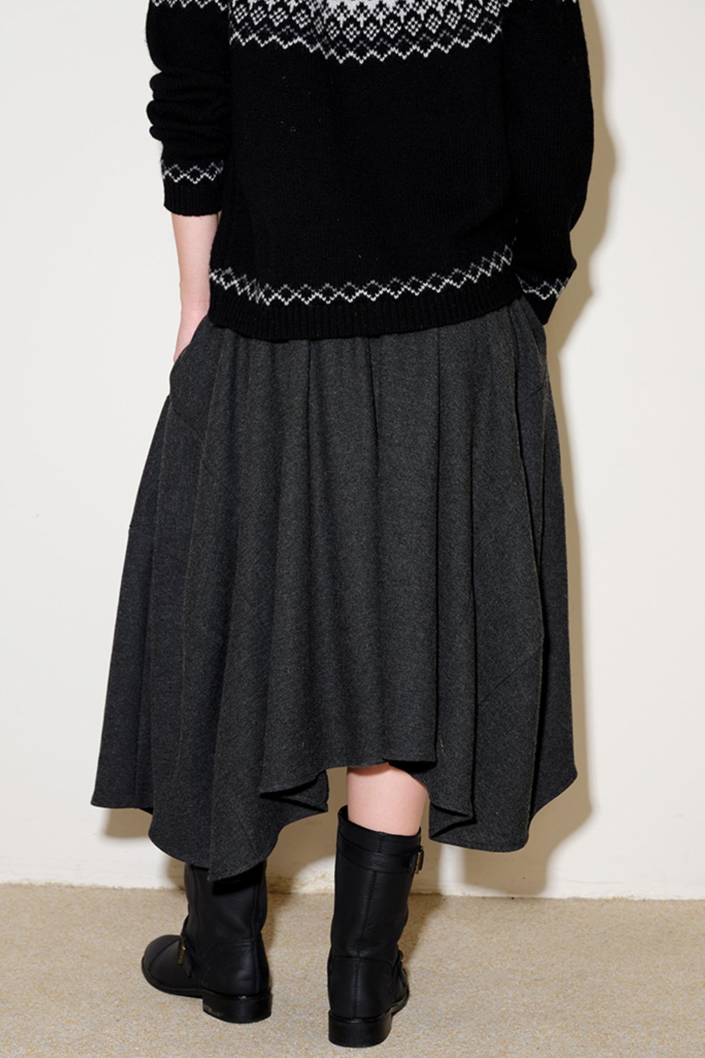 Volume Cut Elastic Waist Skirt