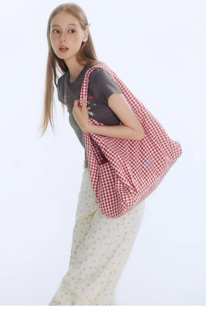 Vintage Strawberry Zipper Tote