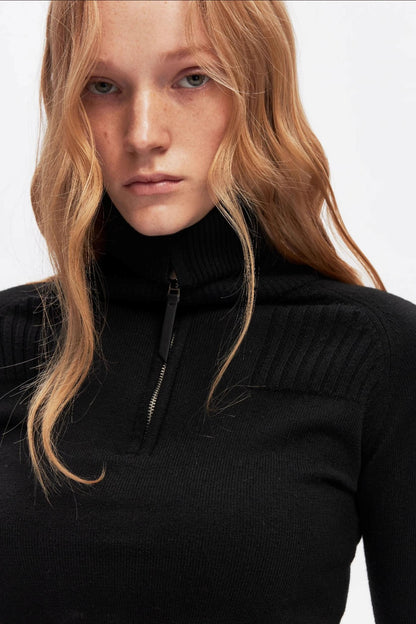 Half-Turtleneck Zip-Up Knitted Design Top