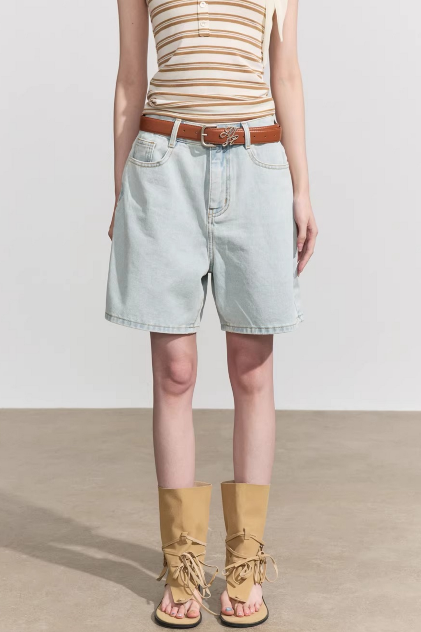 Short in denim lavaggio vintage a vita alta