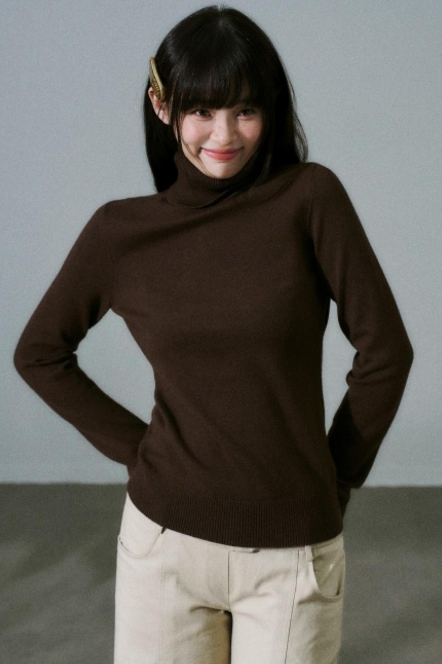 Versatile Elastic Turtleneck Sweater