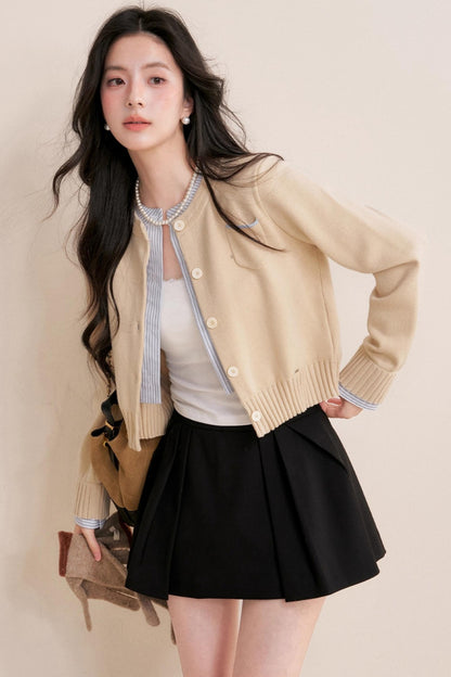 Chic Wool-Blend Cropped Cardigan
