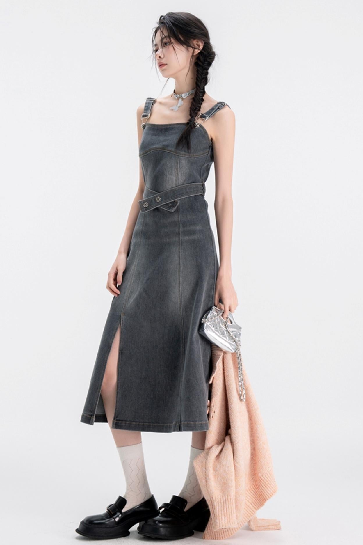 Robe à bretelles en denim lavé déchiré 