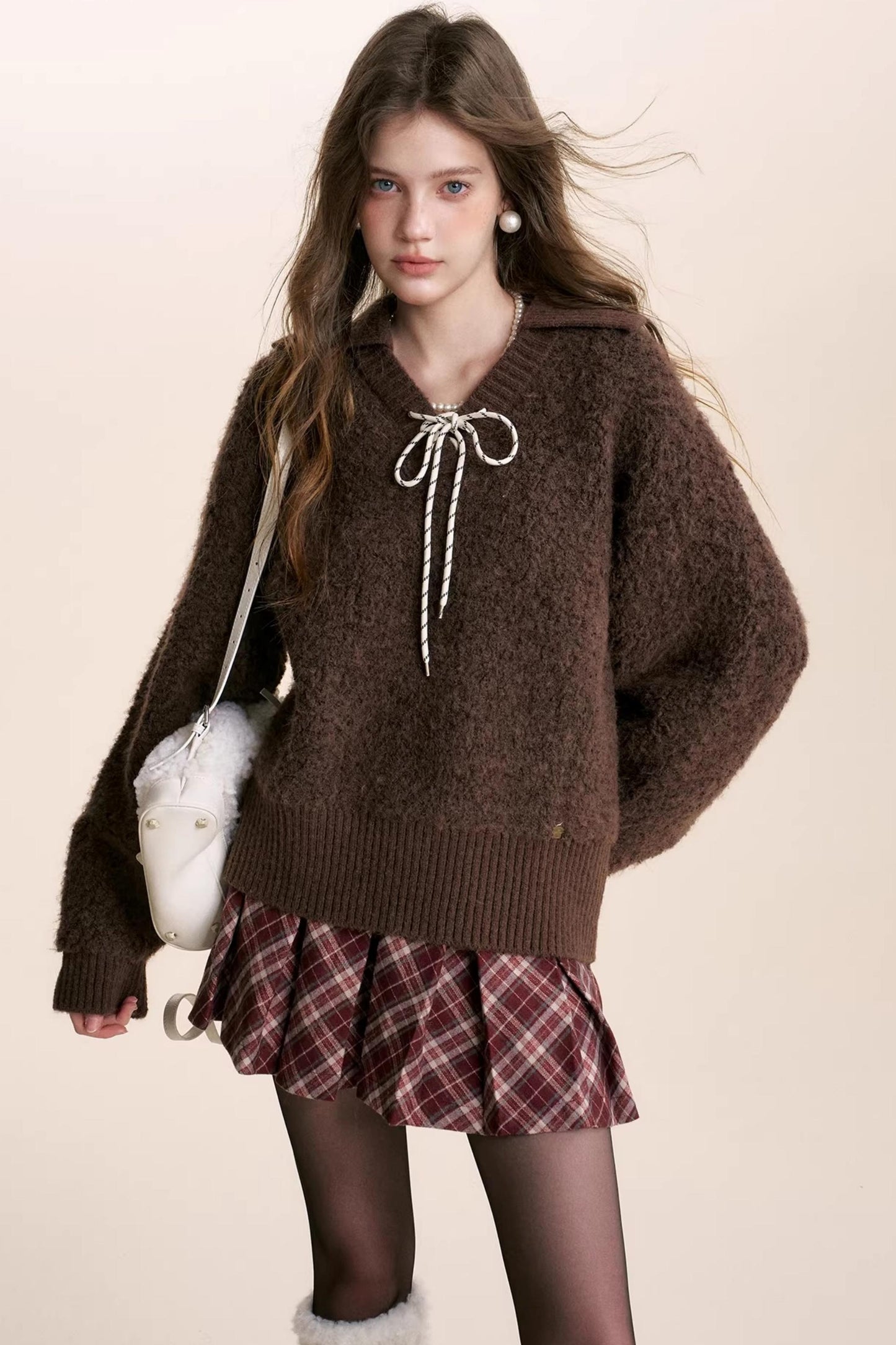 Contrasting Color Bias-Cut Pleated Short Skirt