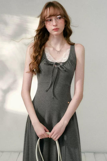 Vestido línea A irregular con escote en U en gris