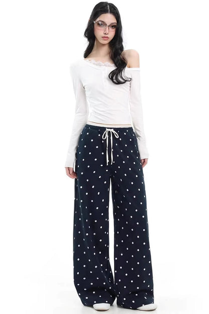 Pantaloni lunghi ampi e modellanti
