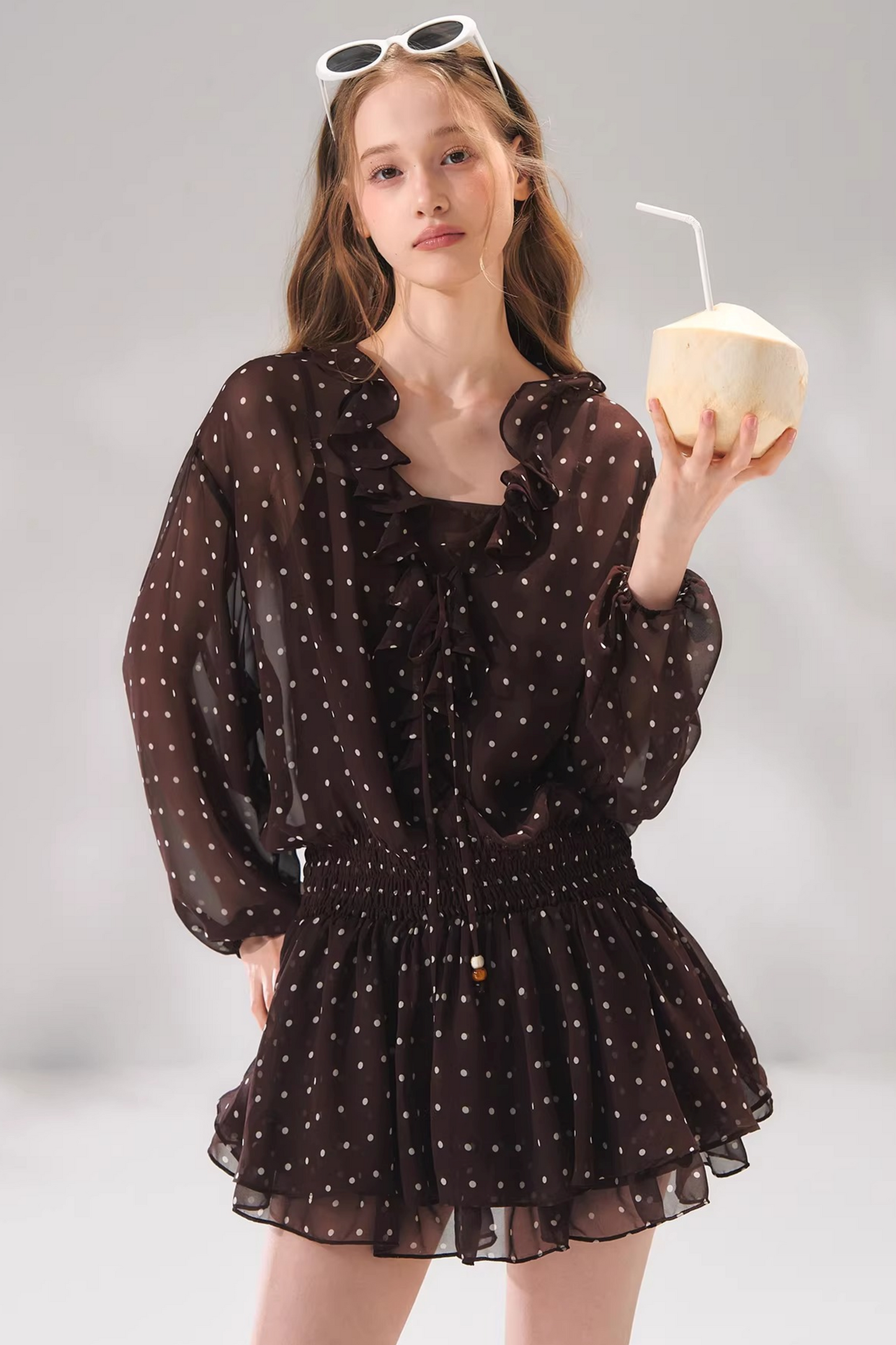 Ensemble robe en mousseline à volants et perles