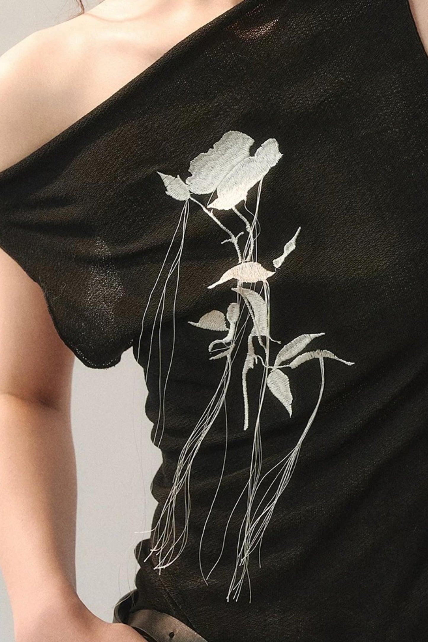 Top in Maglia con Ricamo e Nappe
