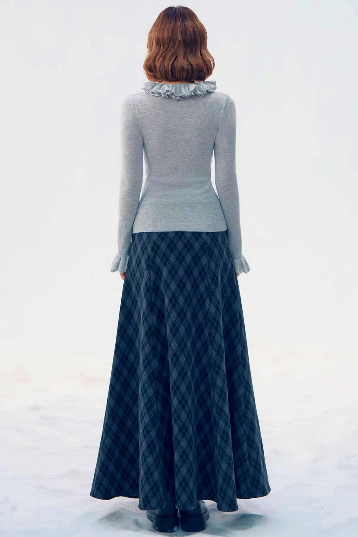 Three-Dimensional Lace Knit Slim Top