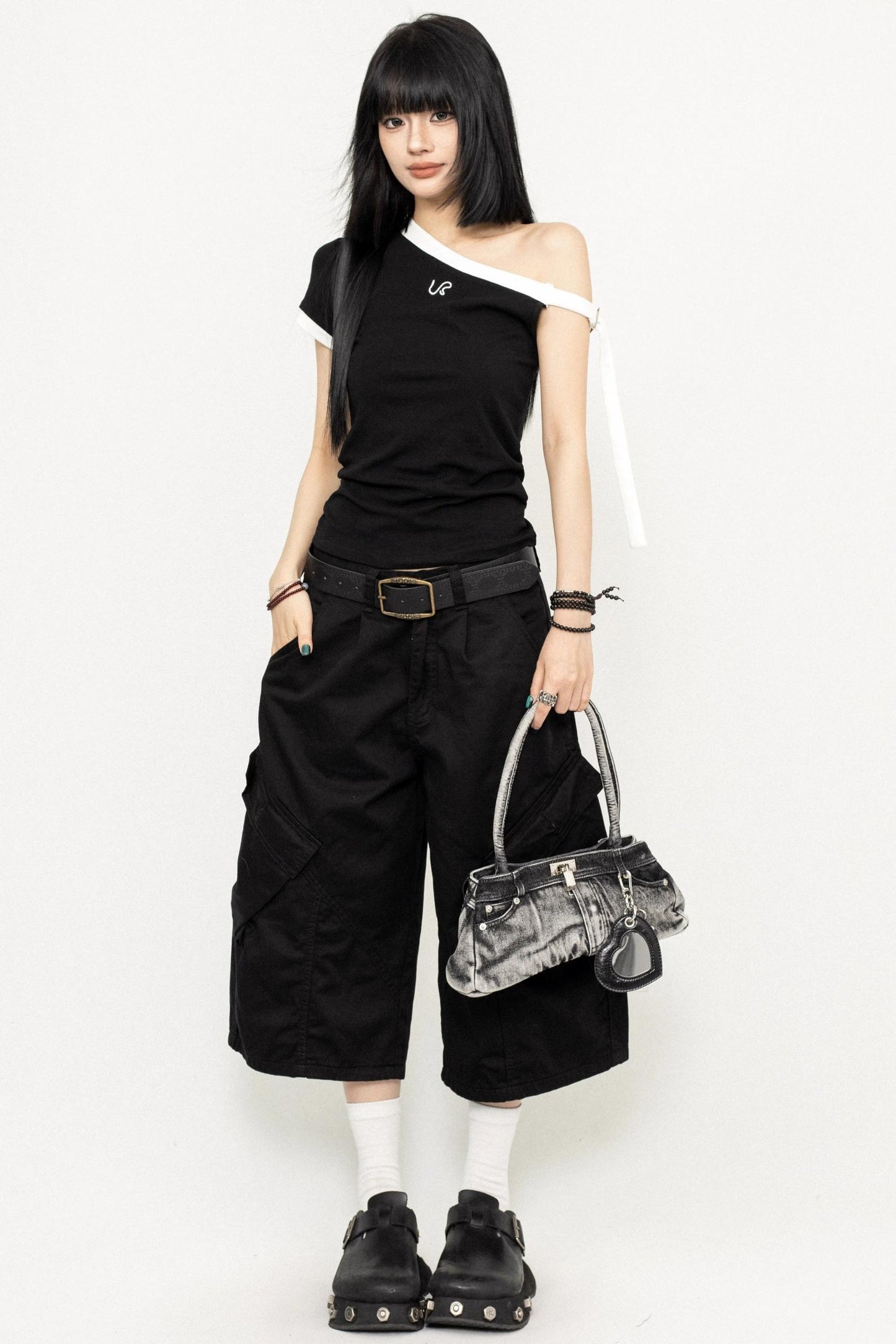 Shoulder Luxe Black Tee