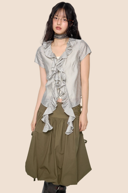 Blusa a quadri con pizzo e scollo a V
