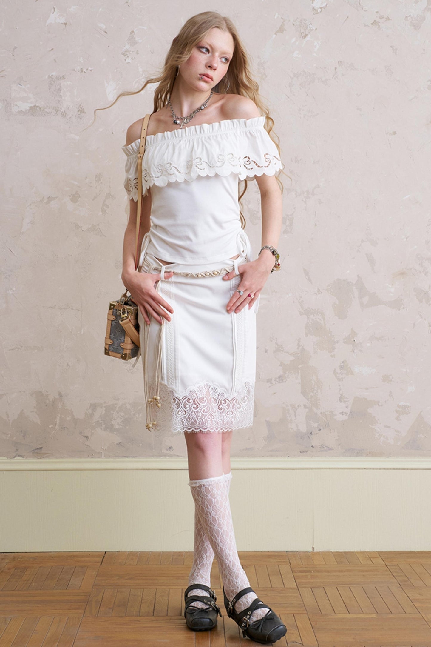 One-Shoulder Lace Wave Top