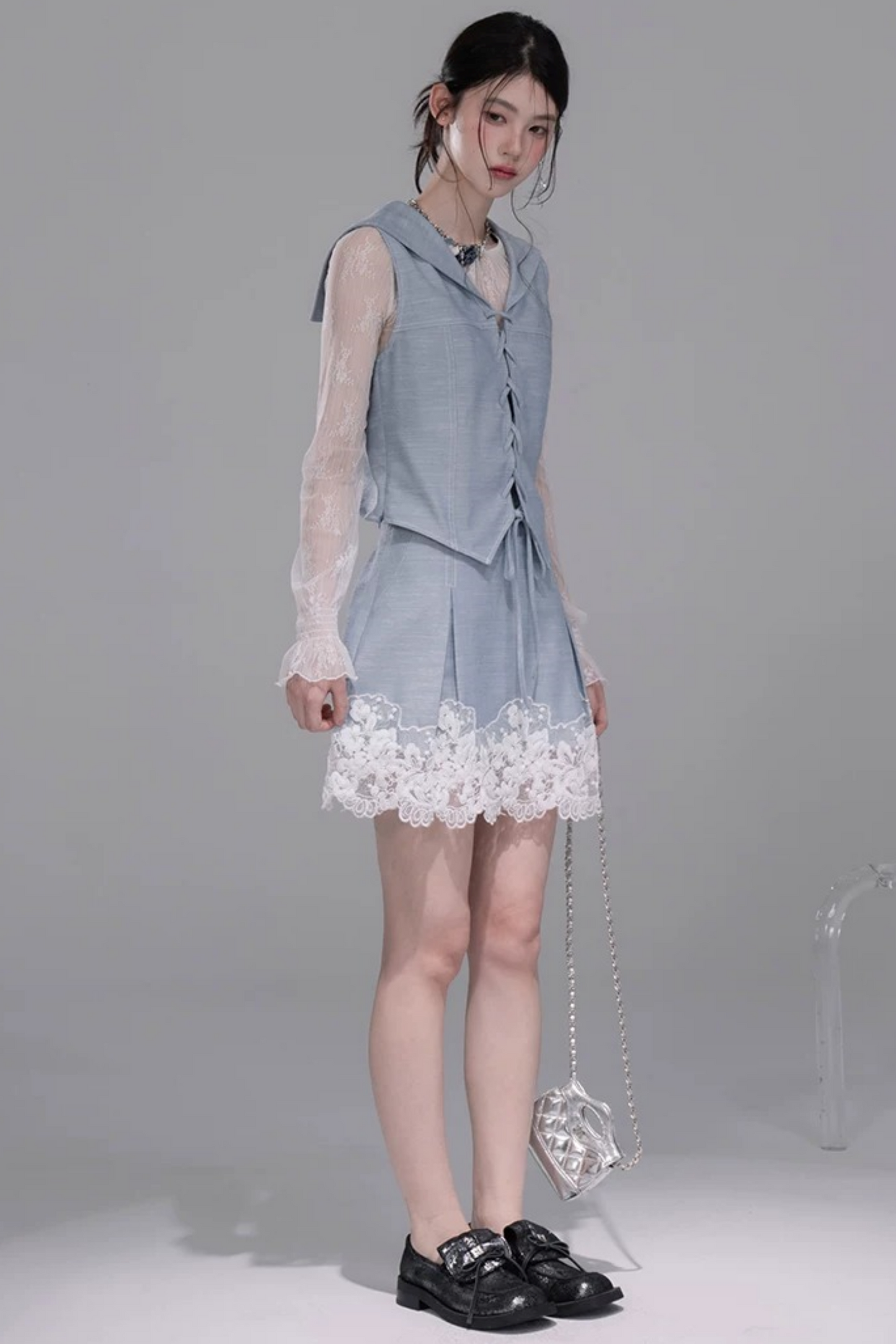 Set con gilet in pizzo color block