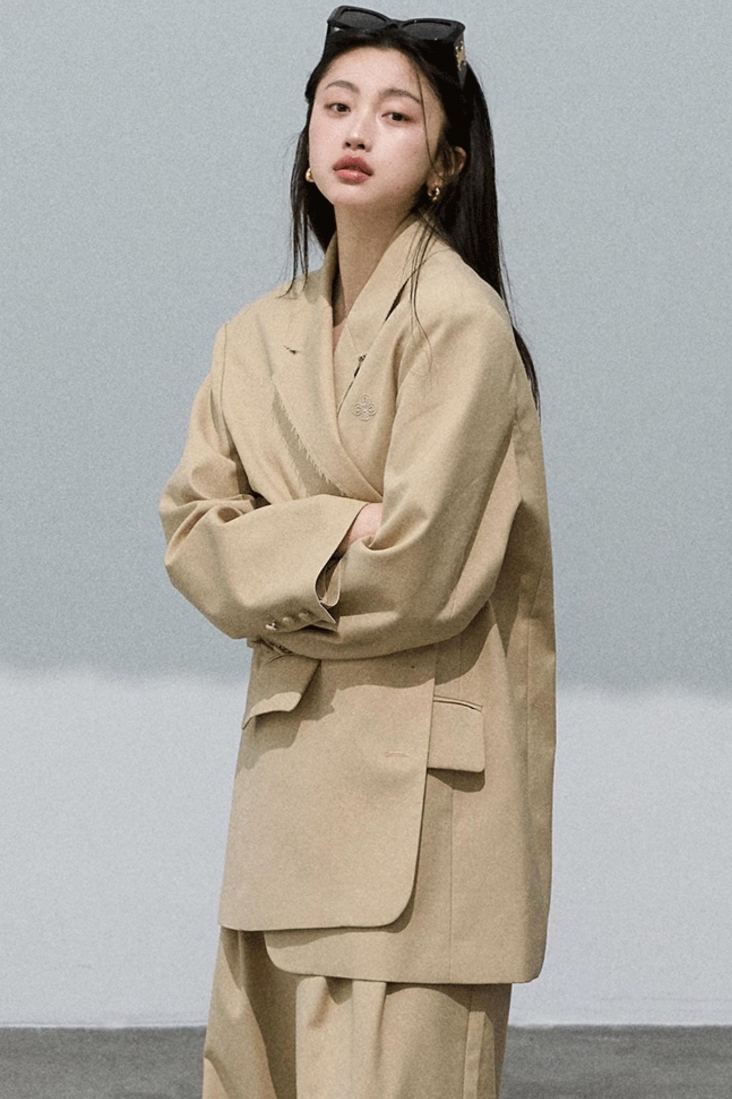 Wide-Shouldered Textured Khaki Short Jacket