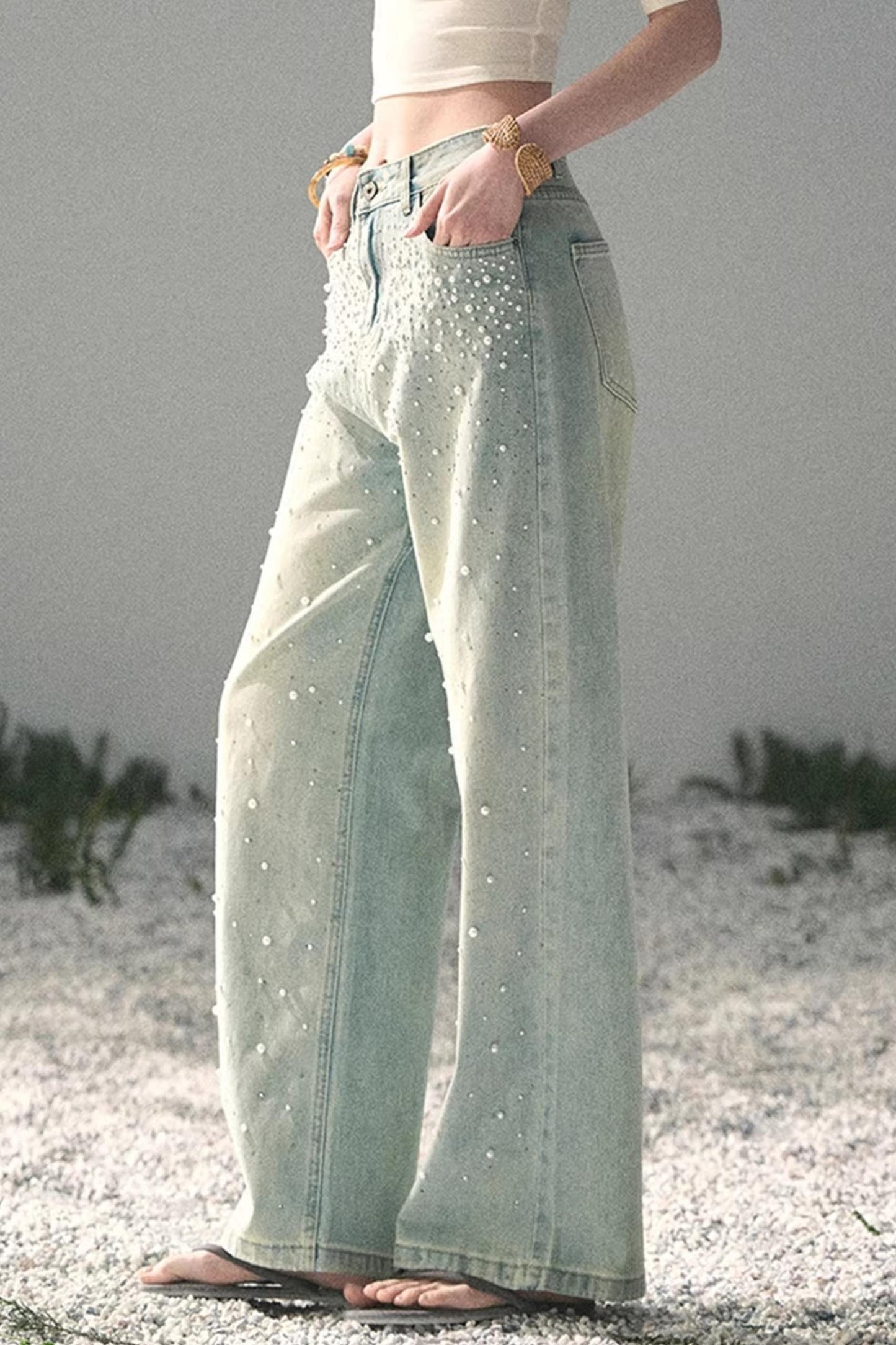 Pantalon en jean bleu clair perlé