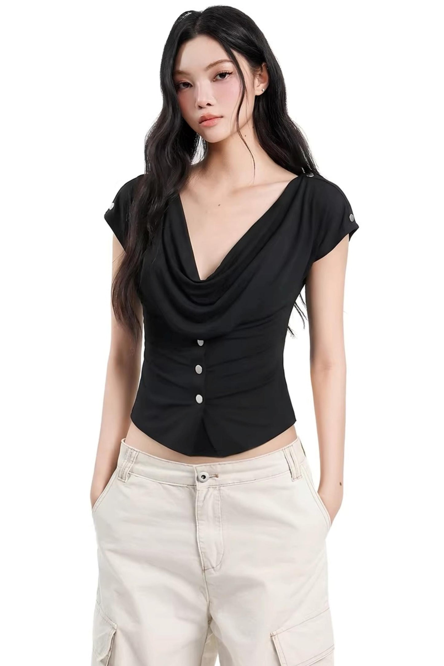 Top ajustado negro con hombros descubiertos