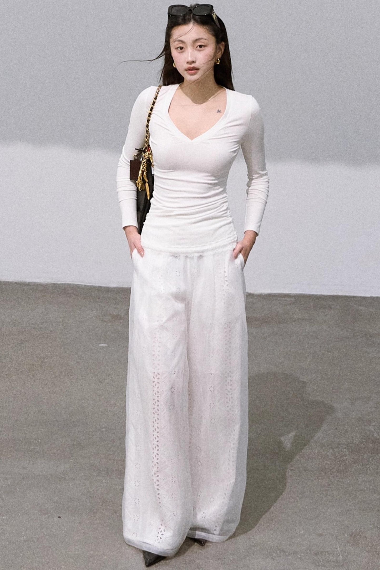 Lace V-Neck Slim Knit Top