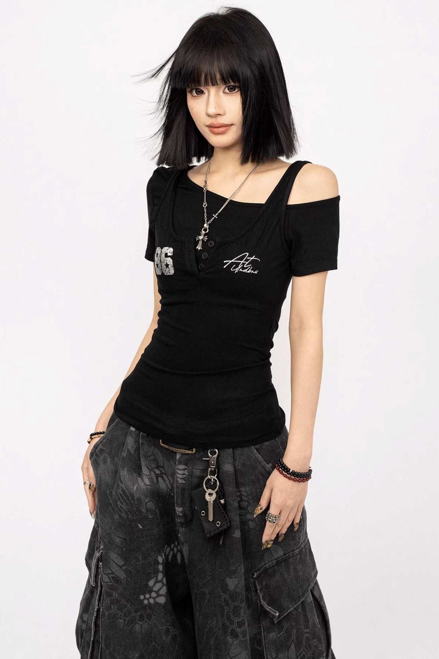 Retro-Asymmetrisches-Schwarz-Oberteil