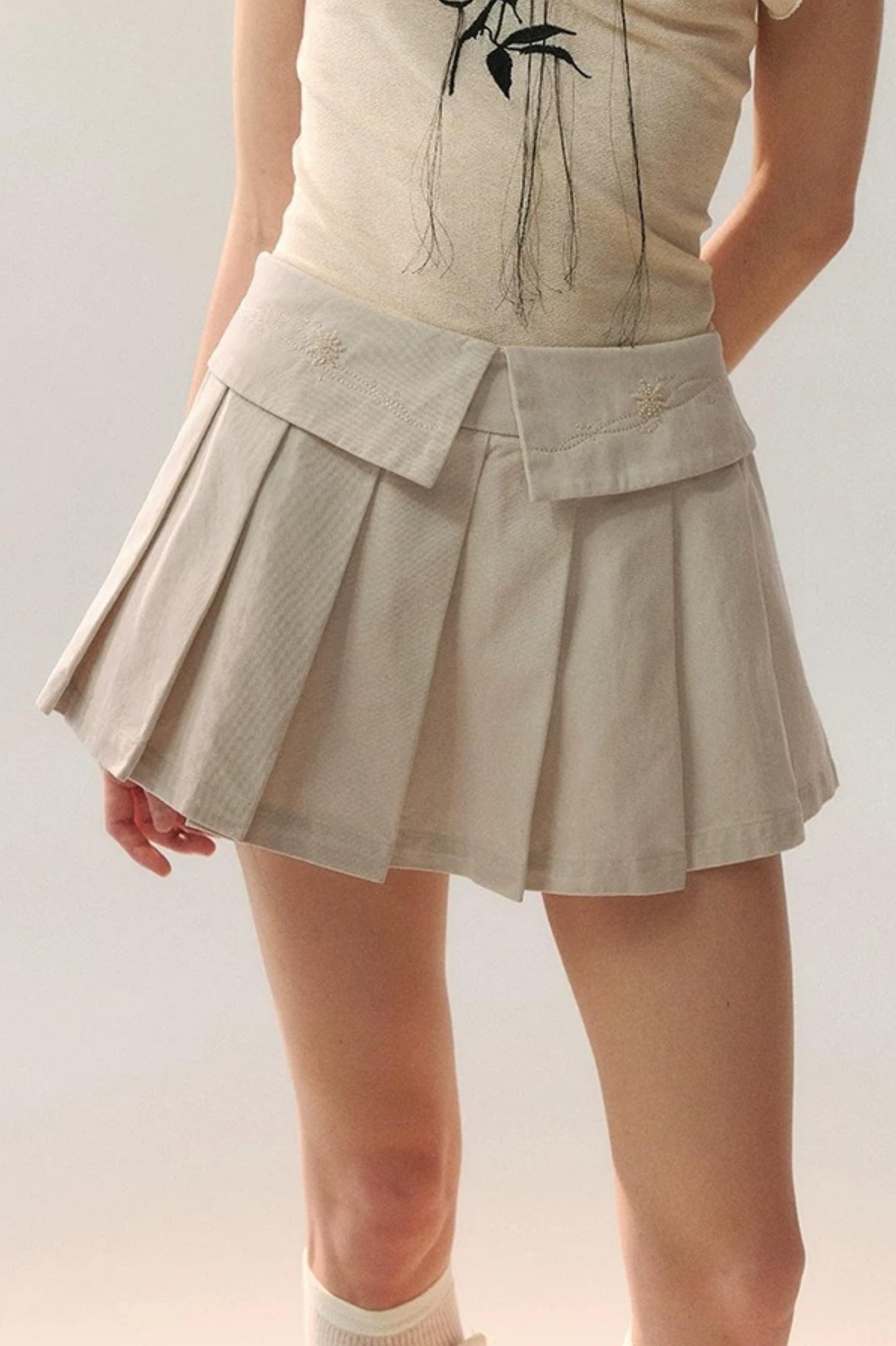 Starry Embroidered Pleated Skirt