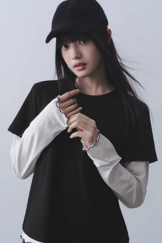 흑백 대비 블라우스