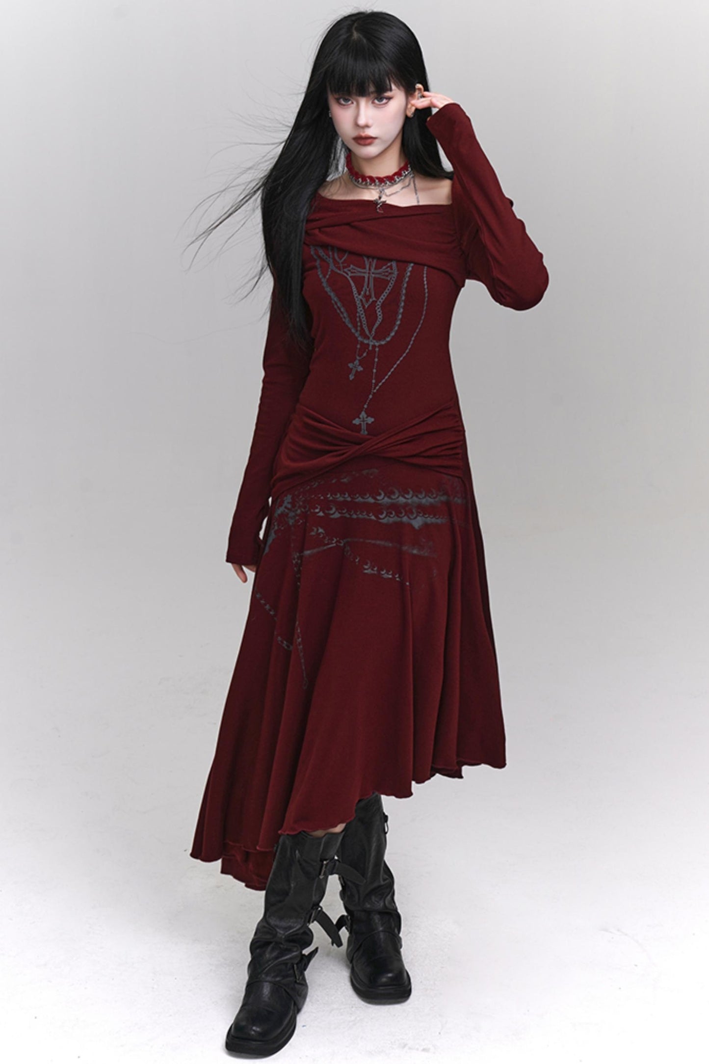 Ghost Girl's original beautiful niche red dress is worn by art students in autumn and winter