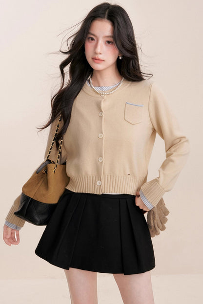 Chic Wool-Blend Cropped Cardigan