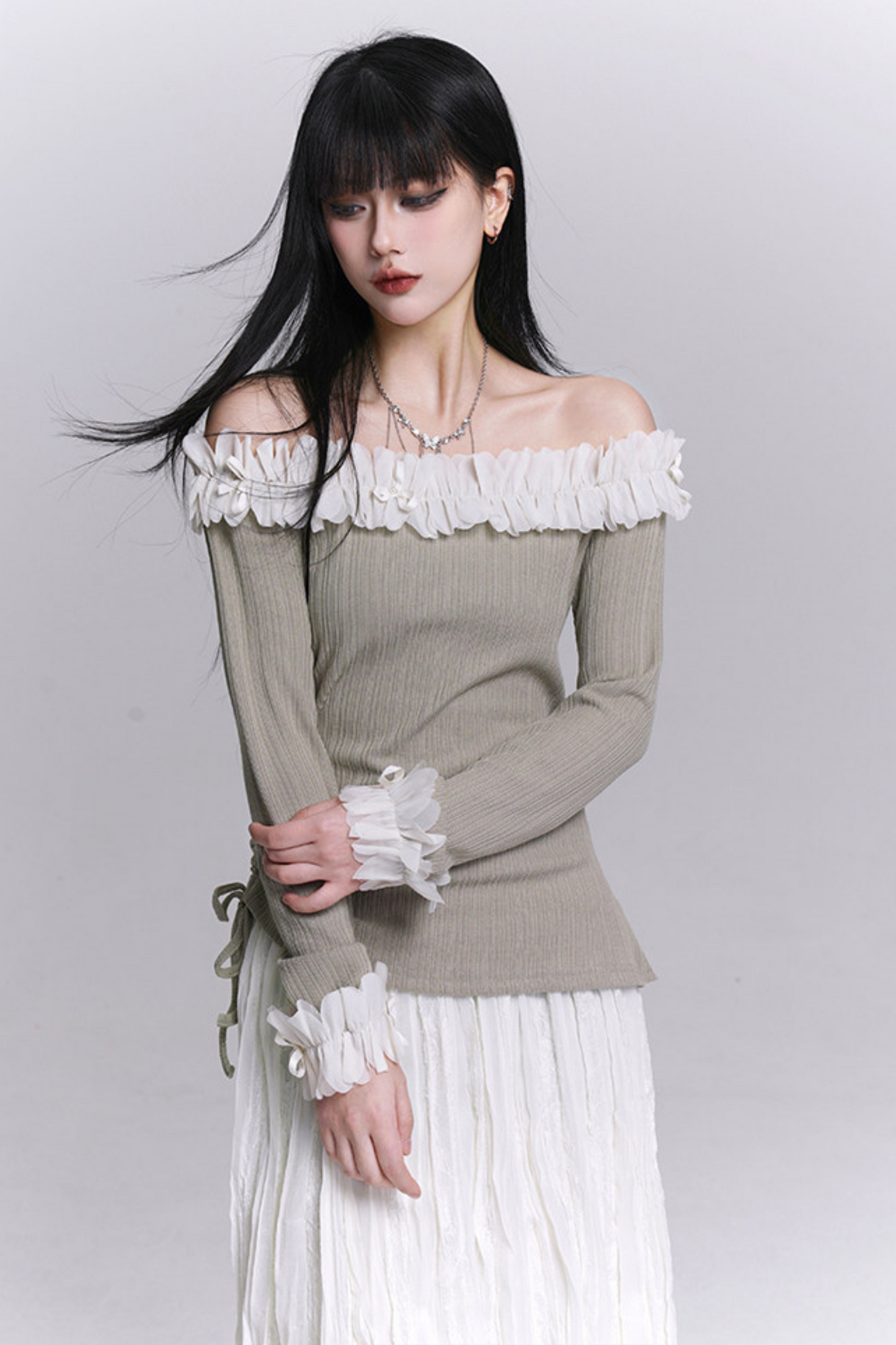 Geisterhafte Ein-Schulter-Bluse