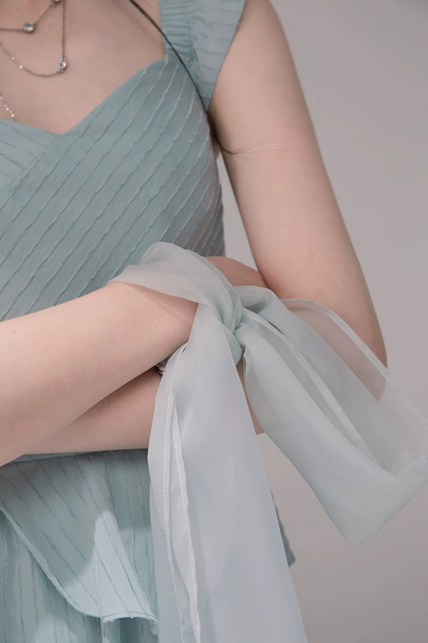 Conjunto de vestido de cinta transparente verde azulado claro