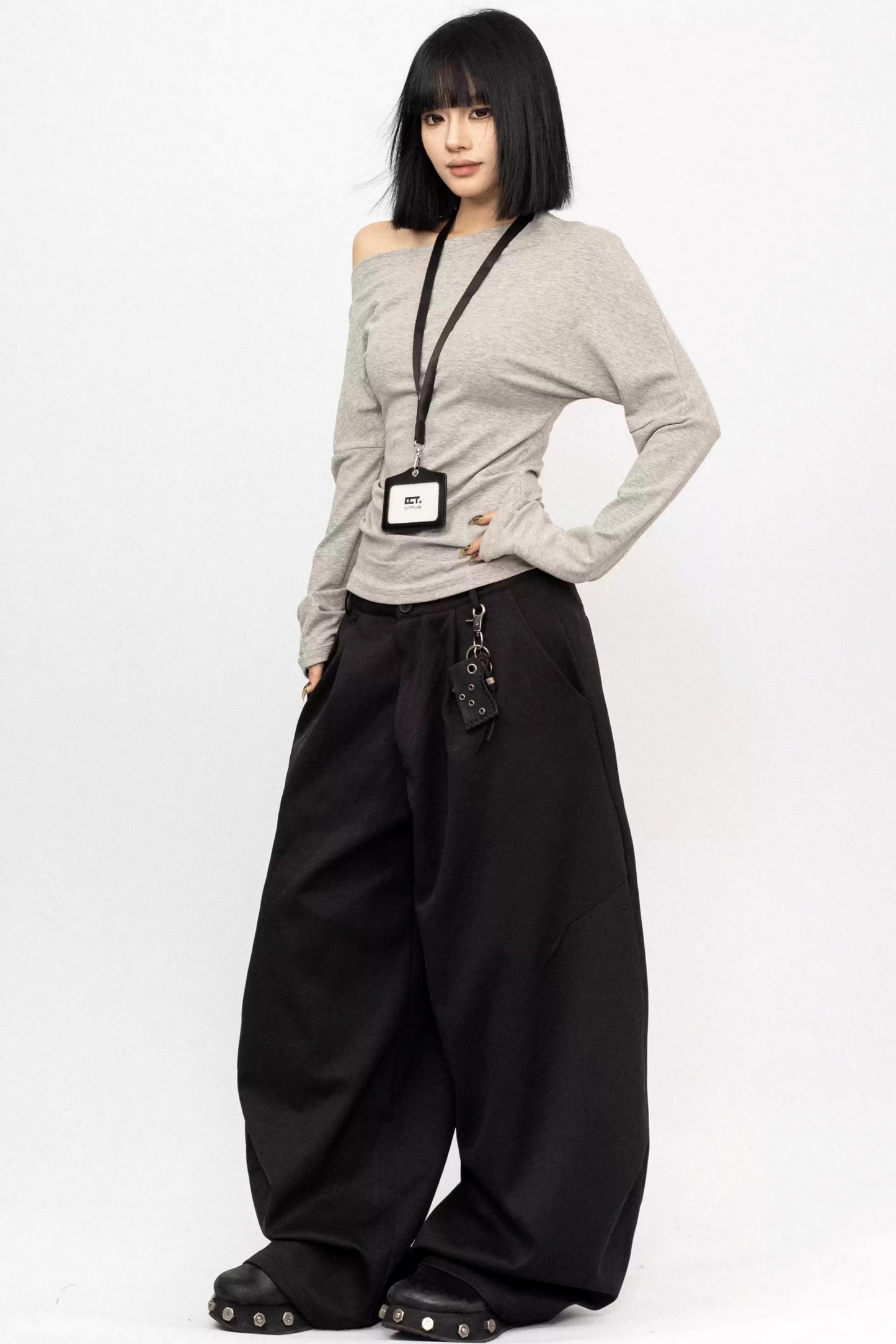 오프숄더 슬리밍 블라우스