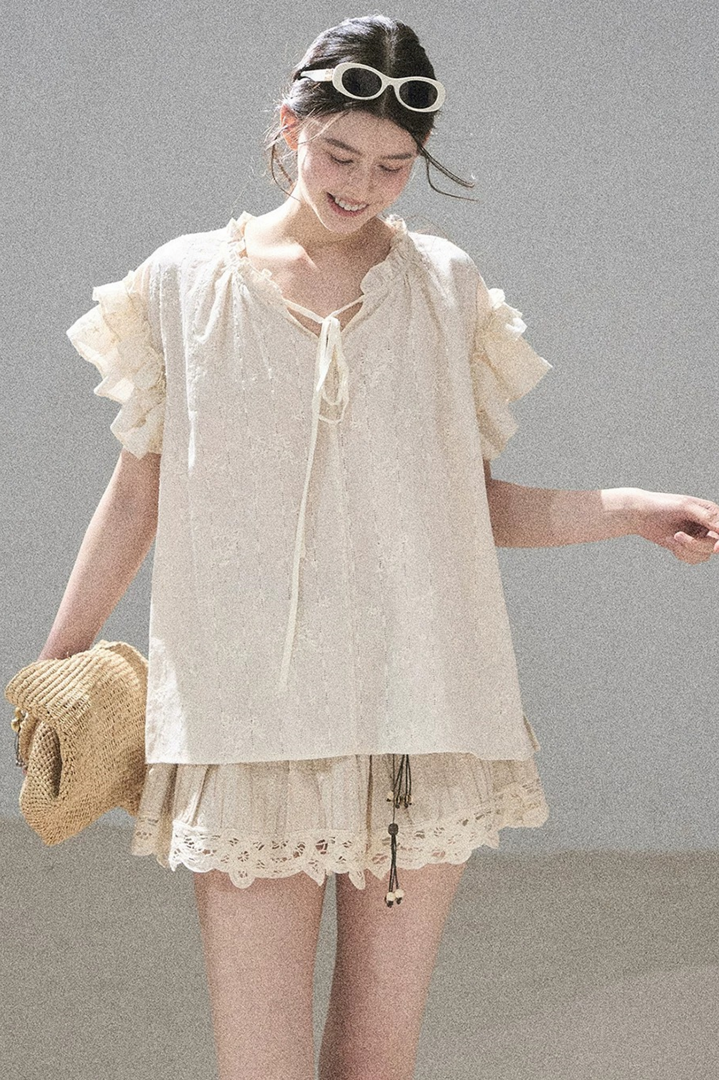 Bestickte V-Ausschnitt-Bluse