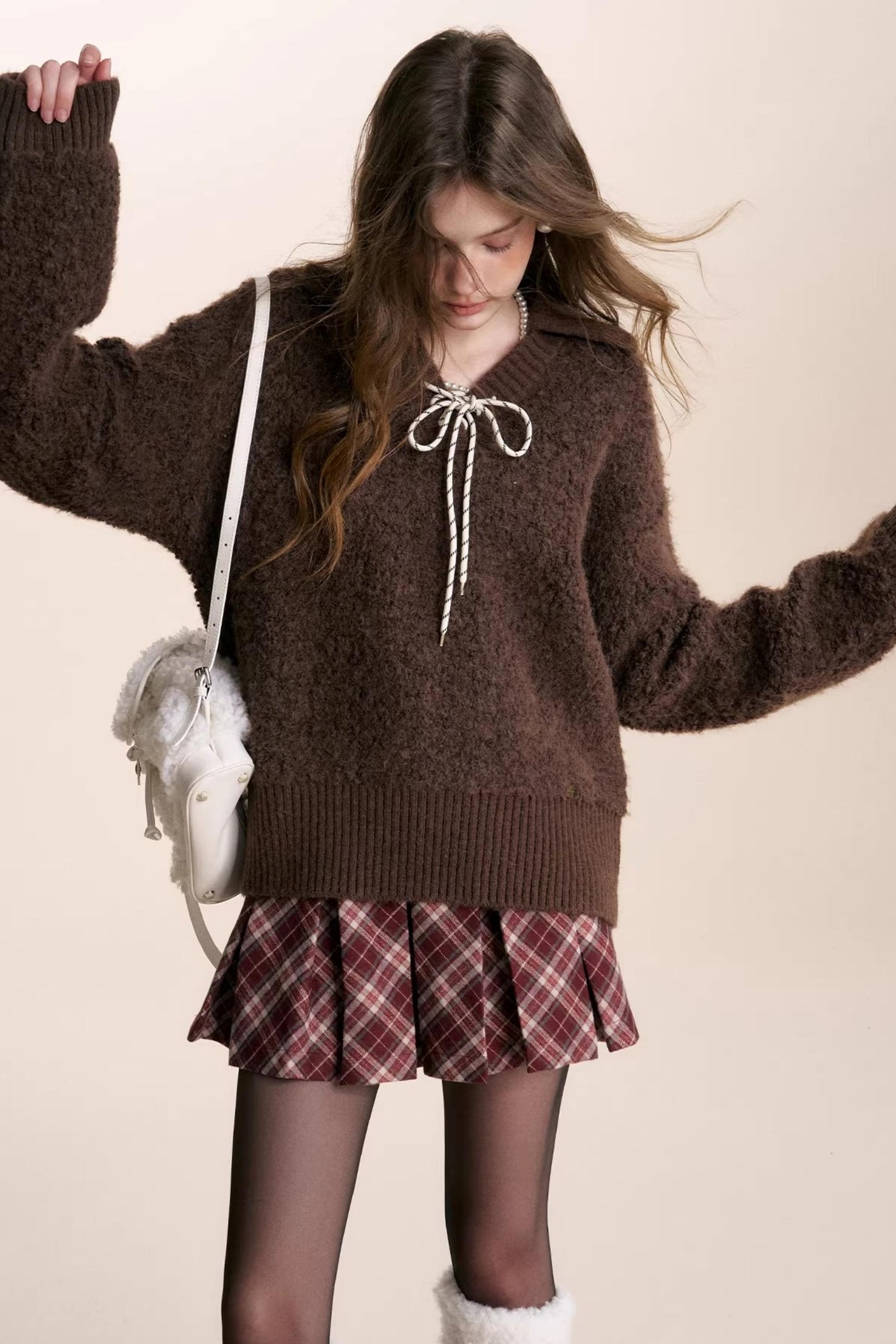 Contrasting Color Bias-Cut Pleated Short Skirt