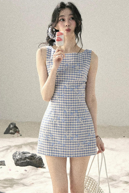 Robe d’été à carreaux avec broderie