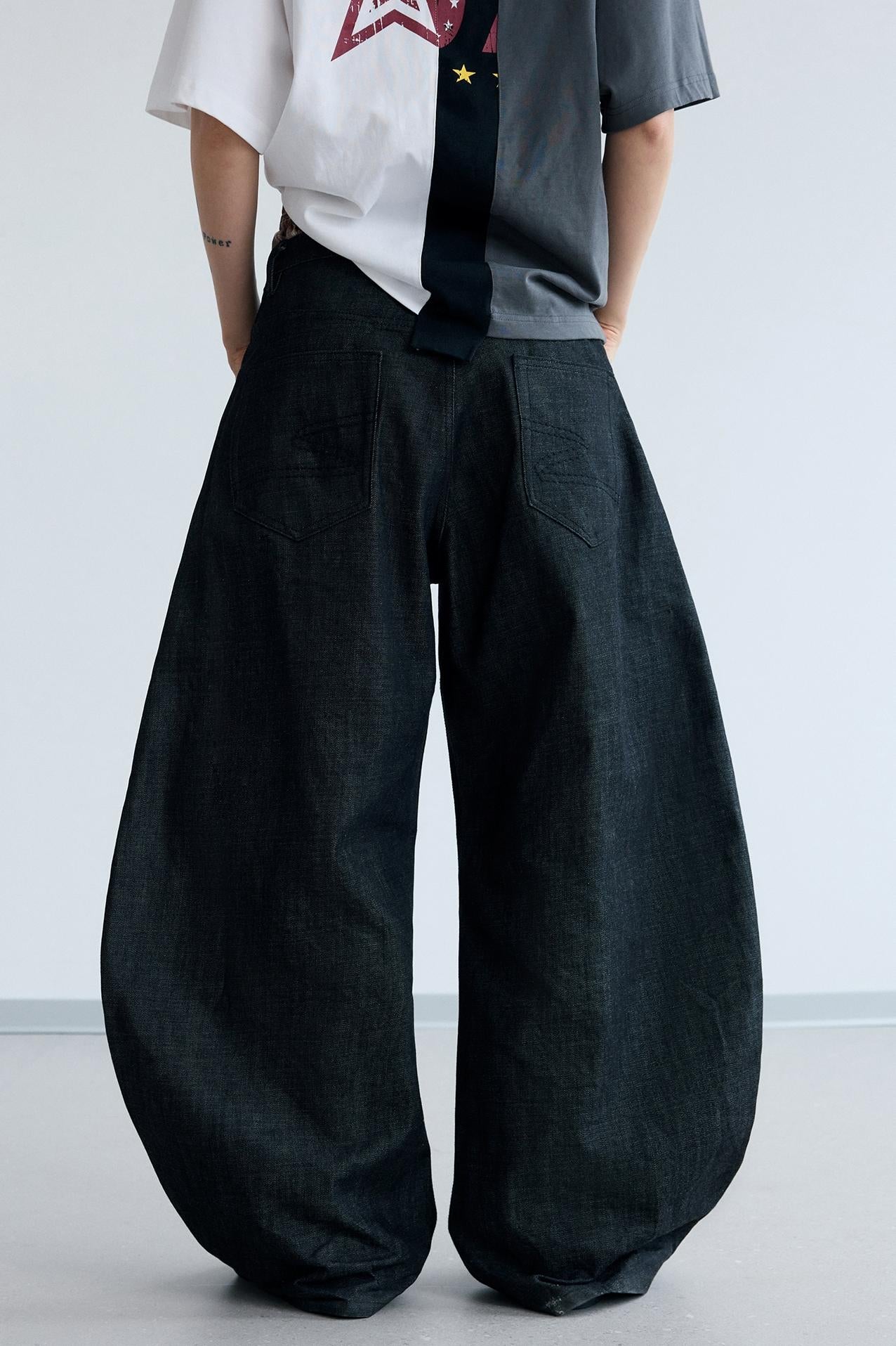 Wide-Leg Curved Knife Jeans