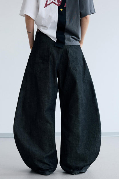 Wide-Leg Curved Knife Jeans