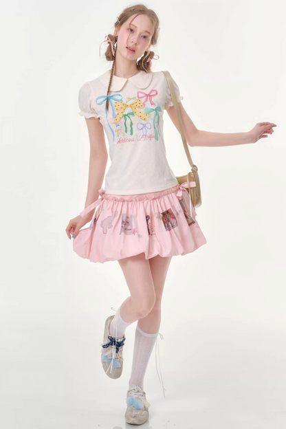 T-shirt bianca con maniche a sbuffo e stampa con fiocchi