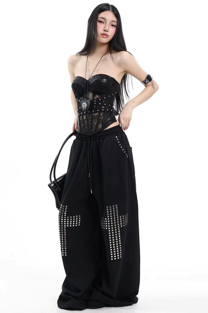 Schwarze Weste mit Spitze und Nieten