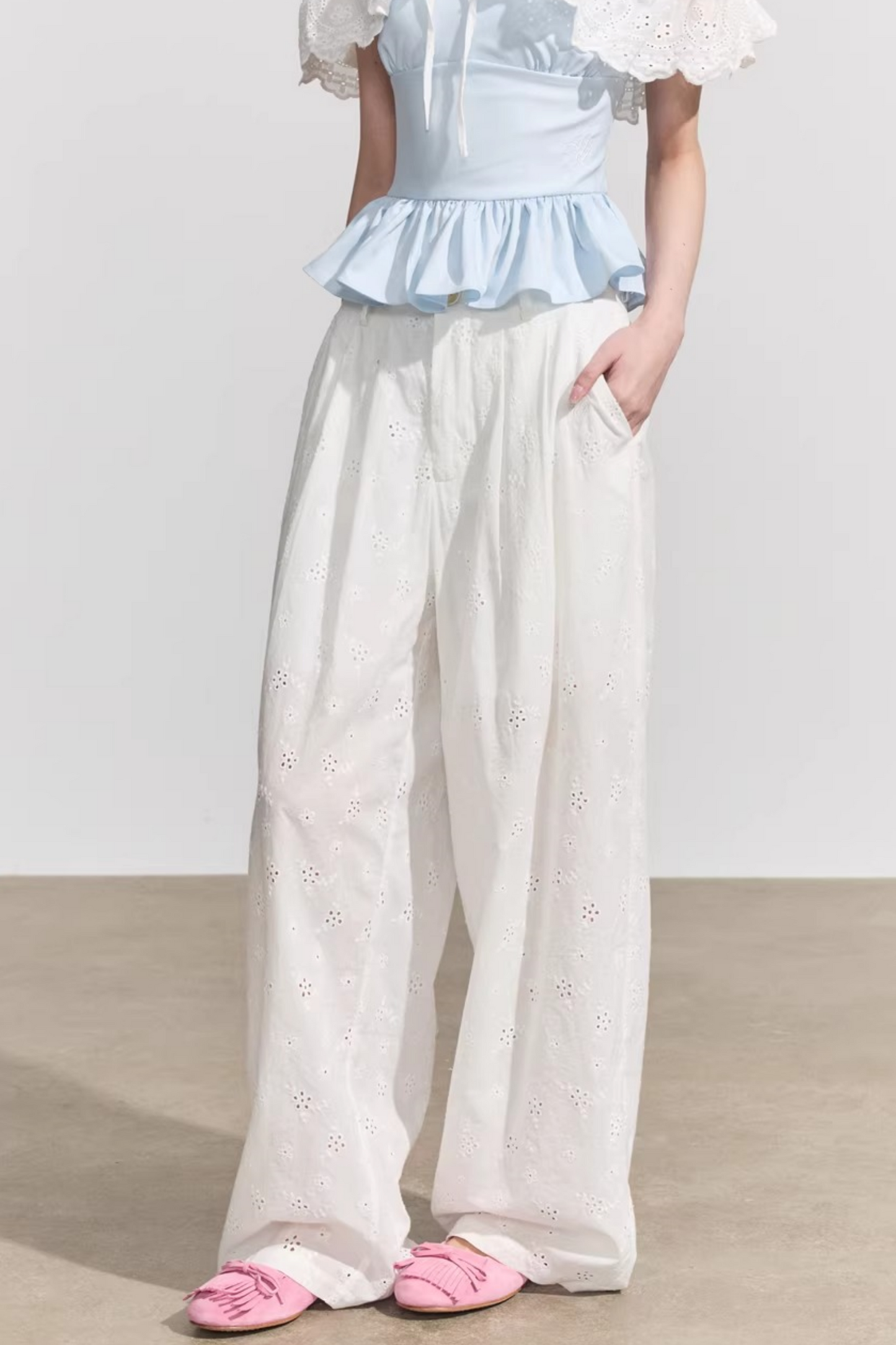 Pantaloni in cotone floreale bianco