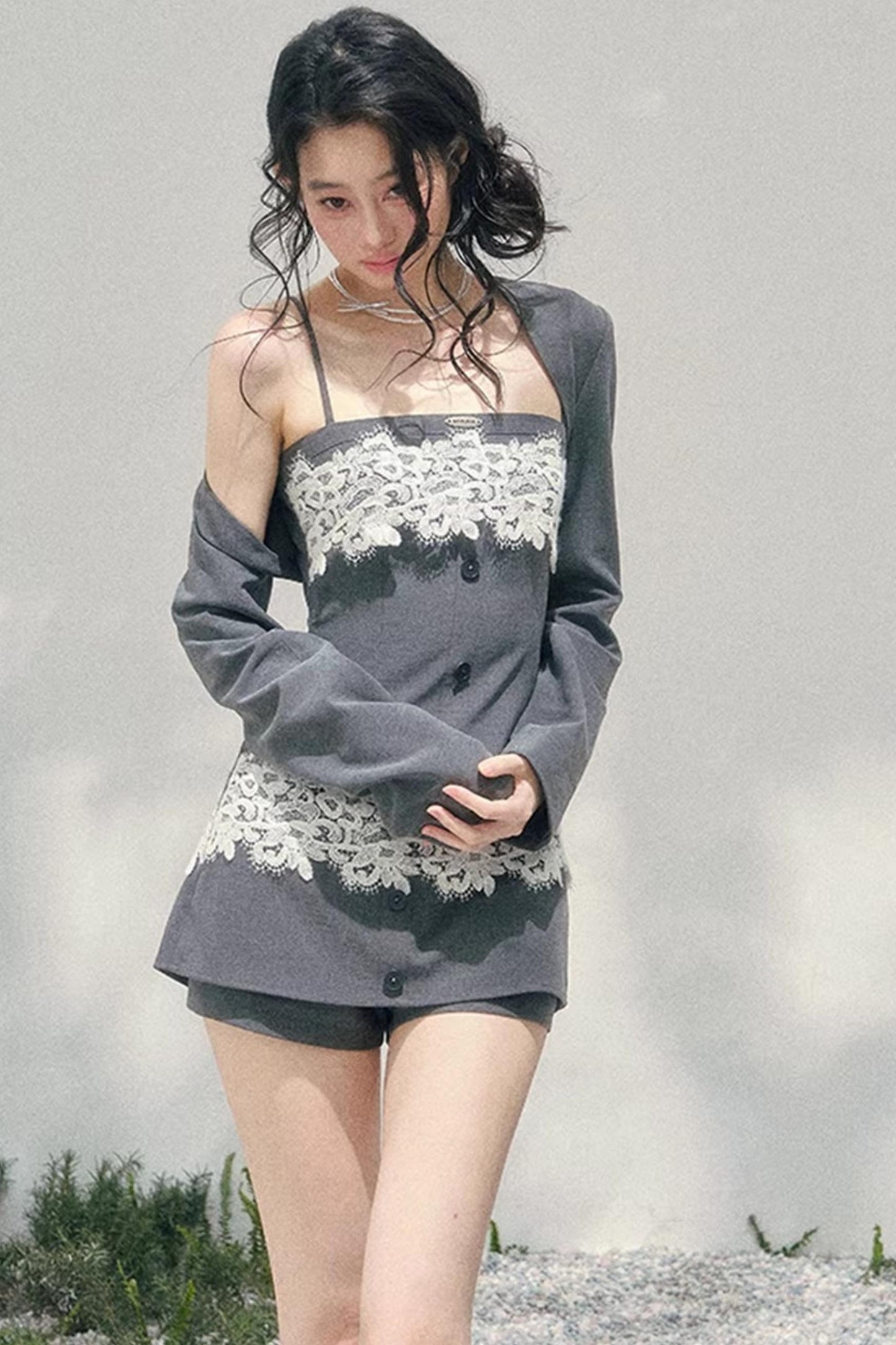 Eye-Catching Lace Spring Vest Set-Up