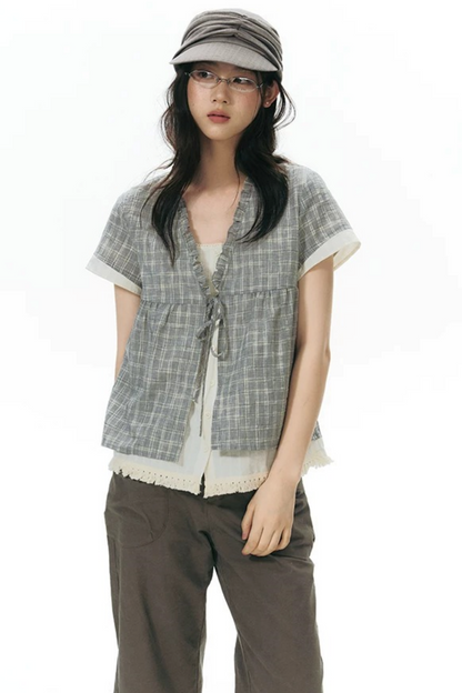 Camicia a quadri con volant e scollo a V