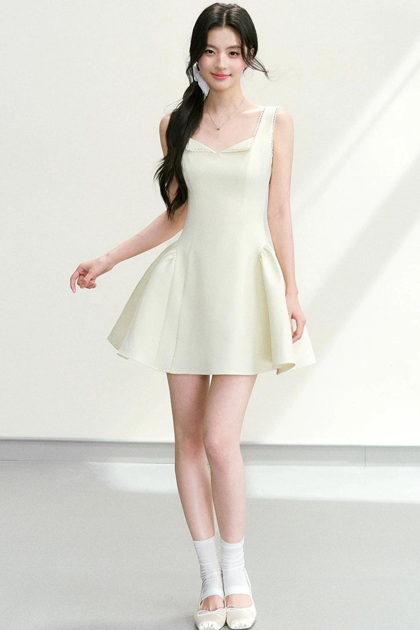 Elegant Waist-Cinching Dress