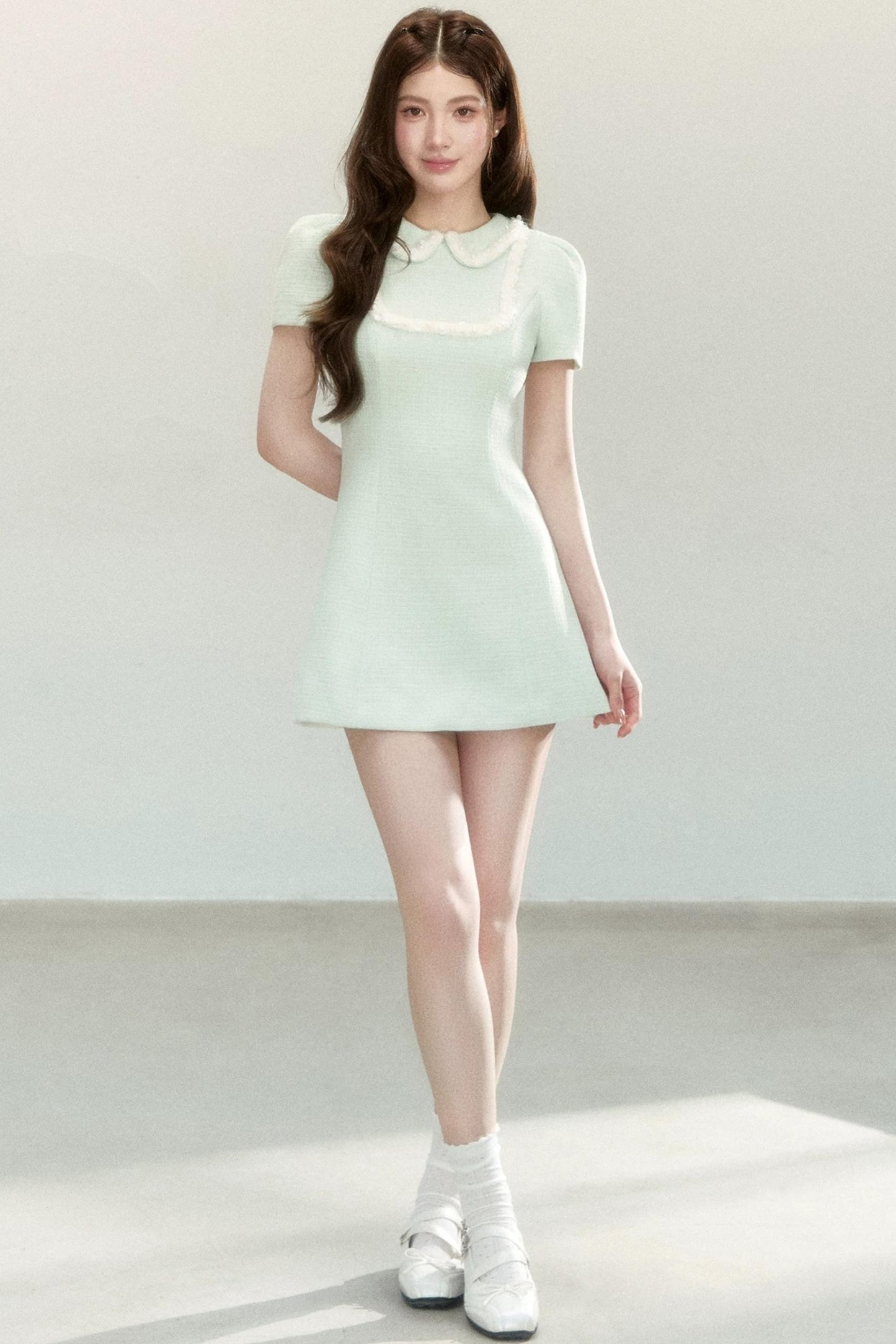 Vestido evasé con solapa encantadora