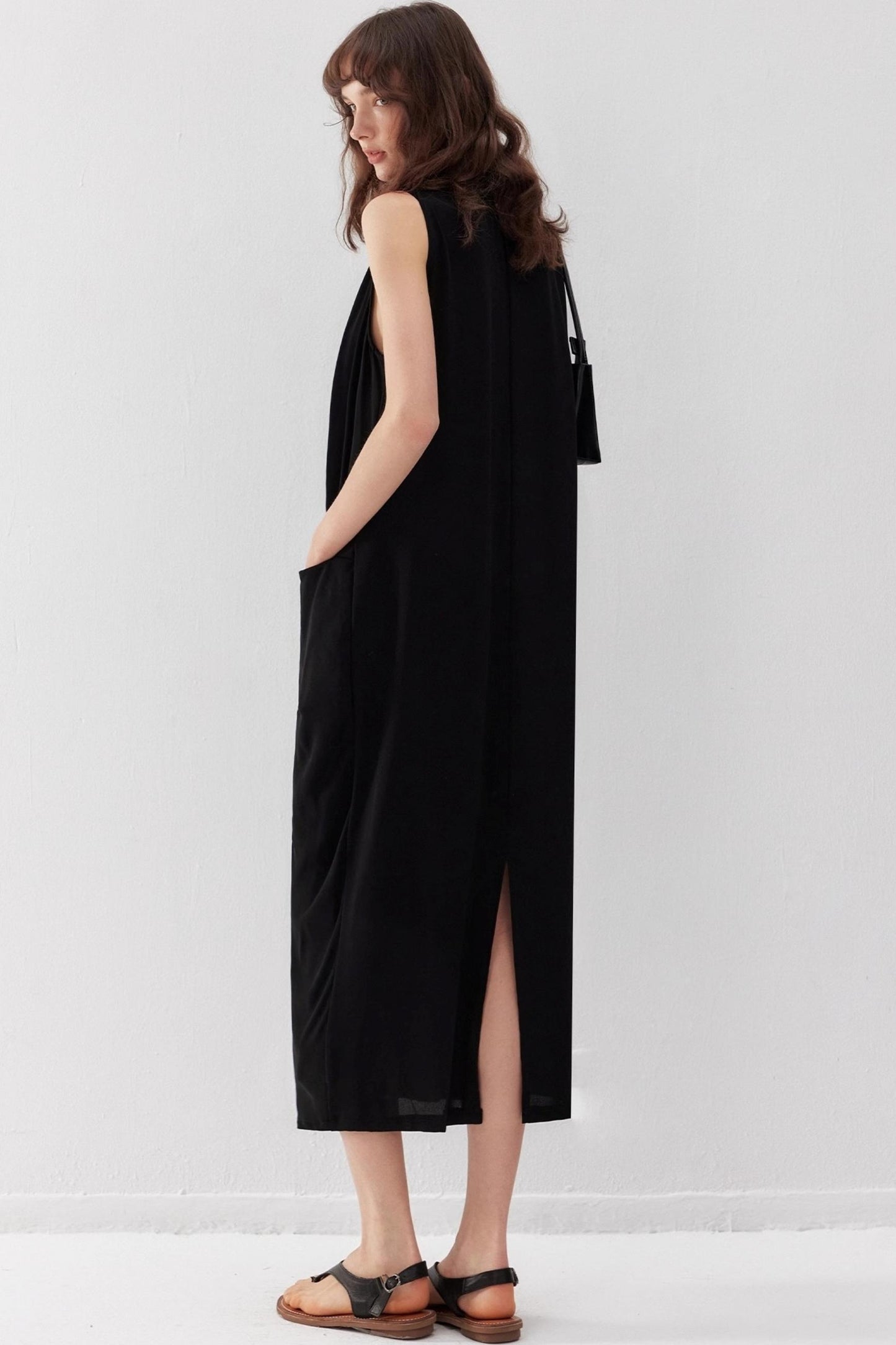Twisted V-Neck Sleeveless Maxi Dress